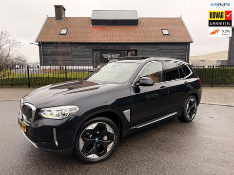 BMW iX3 High Executive 80 kWh SOH 97% PANORAMADAK/HEAD-UP/HARMANKARDON/ /TREKHAAK/LEER FULL-LED/360" CAMERA |