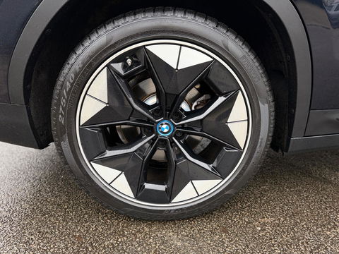 BMW iX3 High Executive 80 kWh SOH 97% PANORAMADAK/HEAD-UP/HARMANKARDON/ /TREKHAAK/LEER FULL-LED/360" CAMERA |