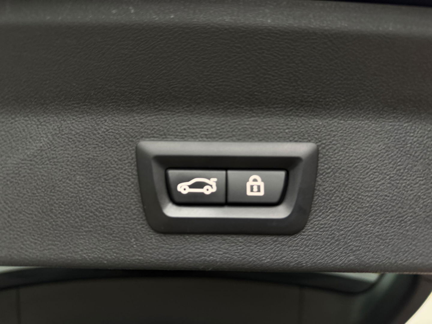 BMW iX3 High Executive 80 kWh SOH 97% PANORAMADAK/HEAD-UP/HARMANKARDON/ /TREKHAAK/LEER FULL-LED/360" CAMERA |