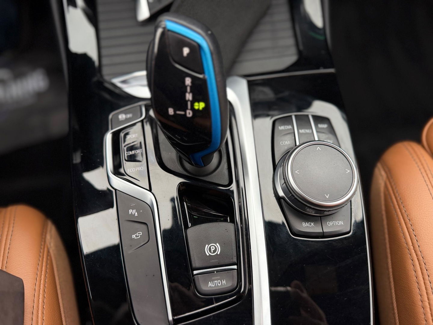 BMW iX3 High Executive 80 kWh SOH 97% PANORAMADAK/HEAD-UP/HARMANKARDON/ /TREKHAAK/LEER FULL-LED/360" CAMERA |