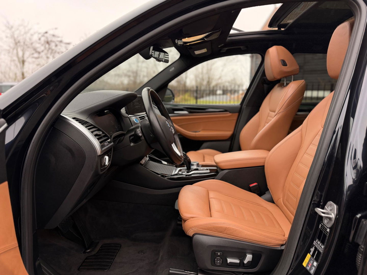 BMW iX3 High Executive 80 kWh SOH 97% PANORAMADAK/HEAD-UP/HARMANKARDON/ /TREKHAAK/LEER FULL-LED/360" CAMERA |