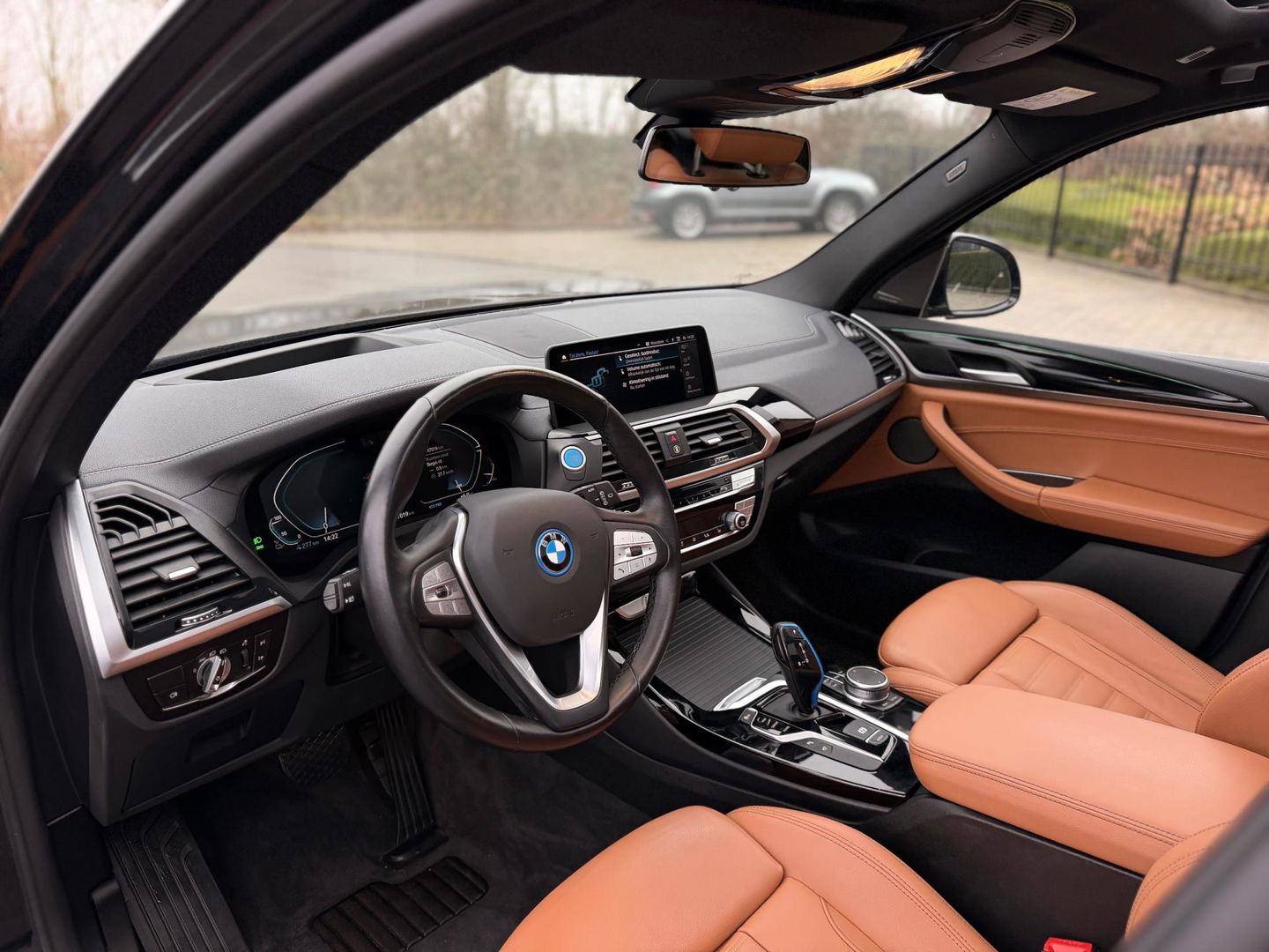 BMW iX3 High Executive 80 kWh SOH 97% PANORAMADAK/HEAD-UP/HARMANKARDON/ /TREKHAAK/LEER FULL-LED/360" CAMERA |