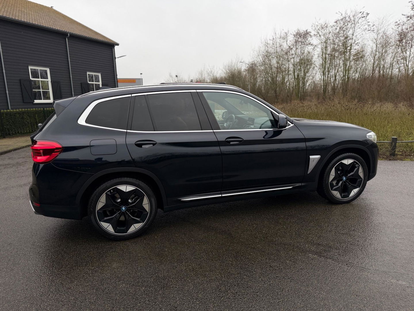 BMW iX3 High Executive 80 kWh SOH 97% PANORAMADAK/HEAD-UP/HARMANKARDON/ /TREKHAAK/LEER FULL-LED/360" CAMERA |