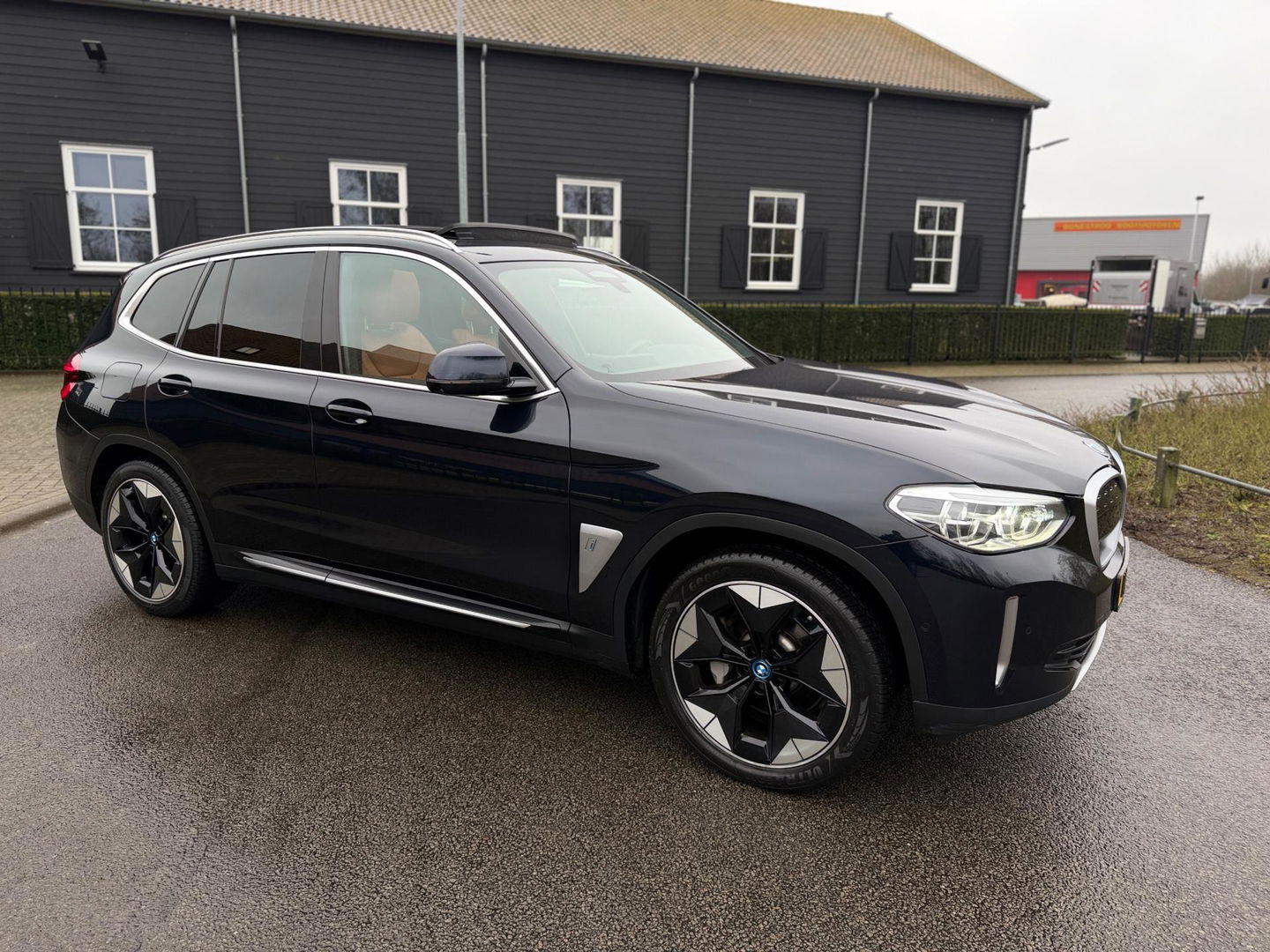 BMW iX3 High Executive 80 kWh SOH 97% PANORAMADAK/HEAD-UP/HARMANKARDON/ /TREKHAAK/LEER FULL-LED/360" CAMERA |