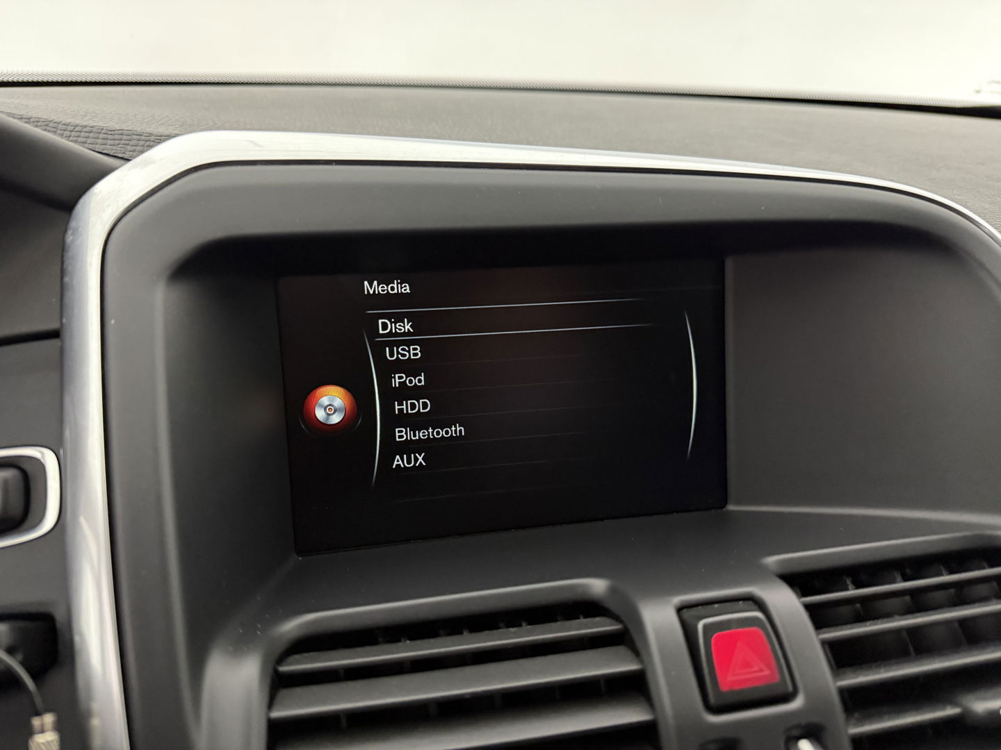 Volvo XC60 2.0 D4 FWD R-Design | Camera | Clima | Cruise | Trekh. | Stoelverw. | Navigatie