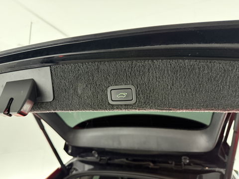 Volvo XC60 2.0 D4 FWD R-Design | Camera | Clima | Cruise | Trekh. | Stoelverw. | Navigatie