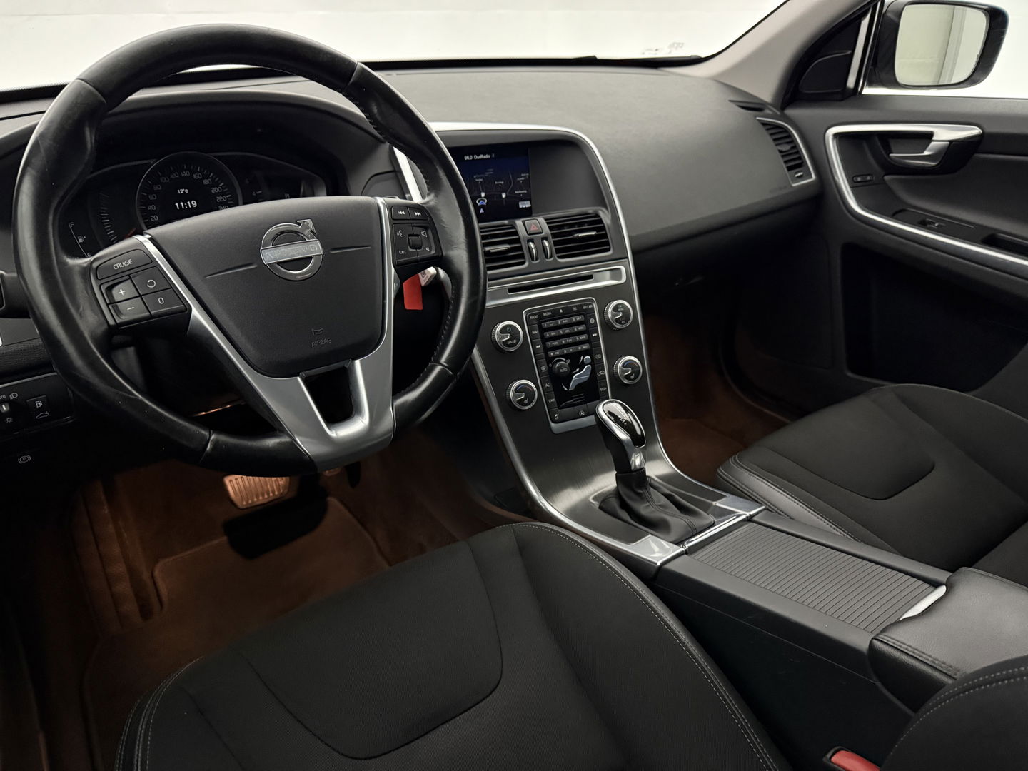 Volvo XC60 2.0 D4 FWD R-Design | Camera | Clima | Cruise | Trekh. | Stoelverw. | Navigatie