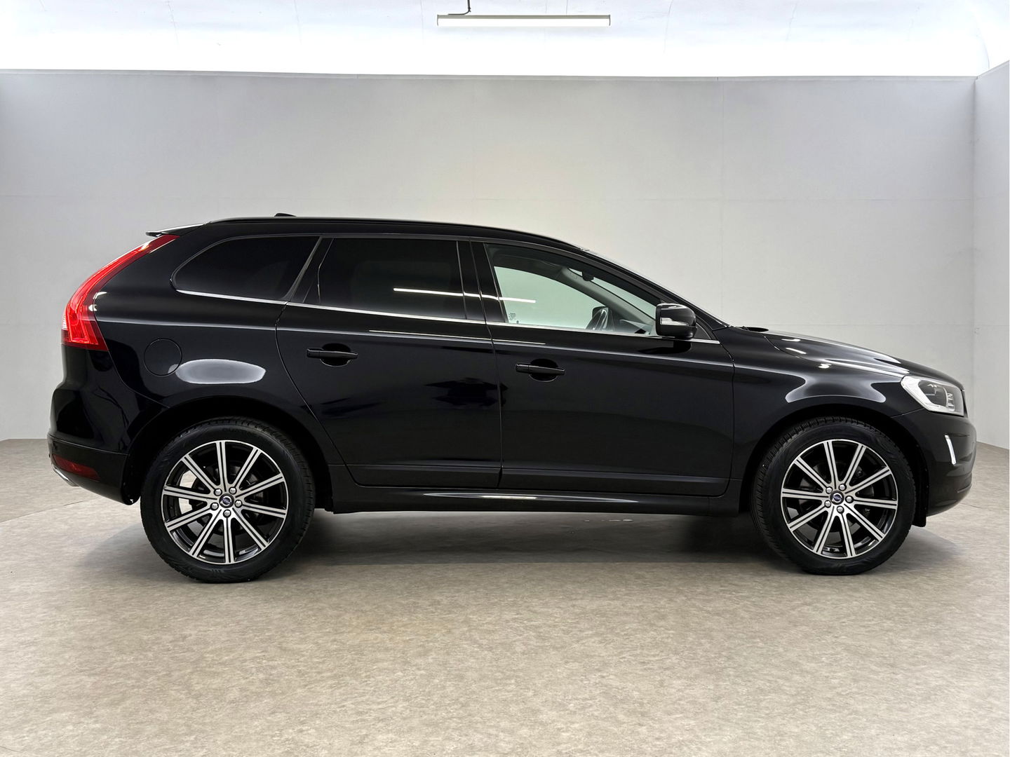 Volvo XC60 2.0 D4 FWD R-Design | Camera | Clima | Cruise | Trekh. | Stoelverw. | Navigatie