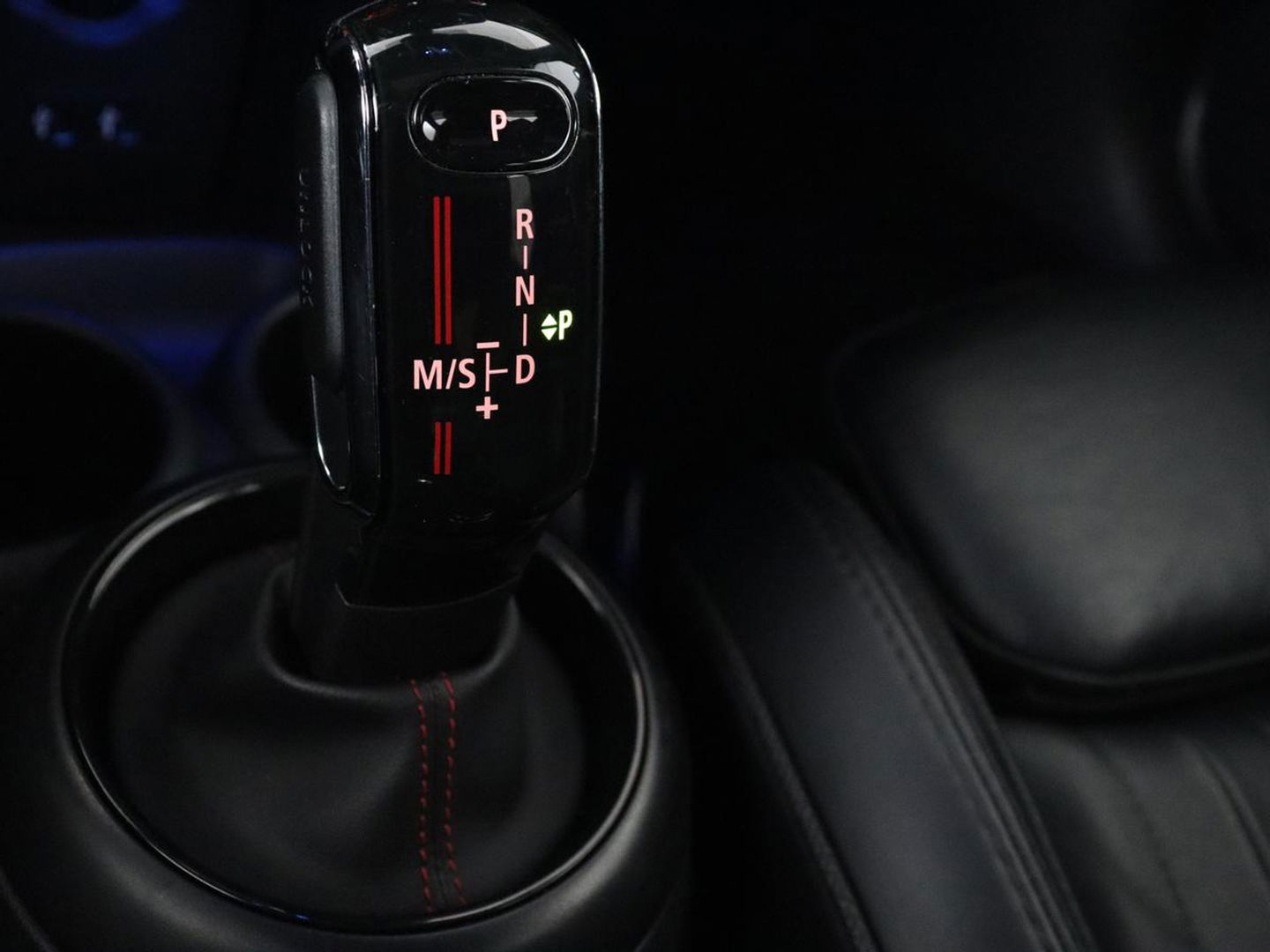 MINI Cooper S 2.0 Knightsbridge Edition | Panoramadak | Leder | Stoelverwarming | Head-Up | Carplay | Harman/Kardon | Navigatie | Climate control | Park Assist | Cruise control | Bluetooth