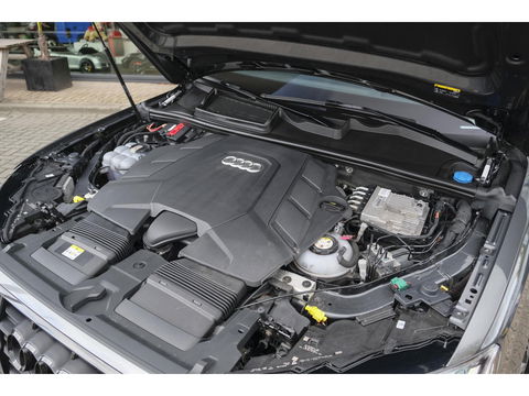 Audi Q7 60 TFSIe 455pk Competition Hybrid Panoramadak *BTW* Head-up Trekhaak elektrisch Leder Adaptive cruise DAB Carplay