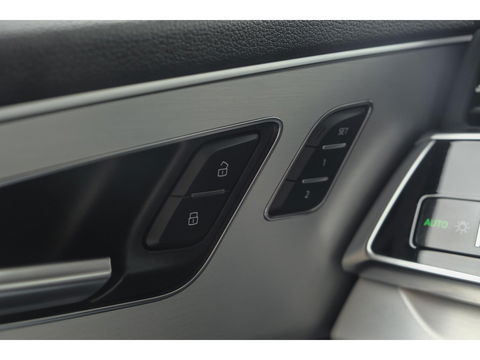Audi Q7 60 TFSIe 455pk Competition Hybrid Panoramadak *BTW* Head-up Trekhaak elektrisch Leder Adaptive cruise DAB Carplay