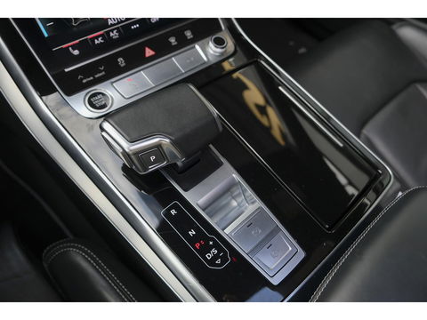 Audi Q7 60 TFSIe 455pk Competition Hybrid Panoramadak *BTW* Head-up Trekhaak elektrisch Leder Adaptive cruise DAB Carplay