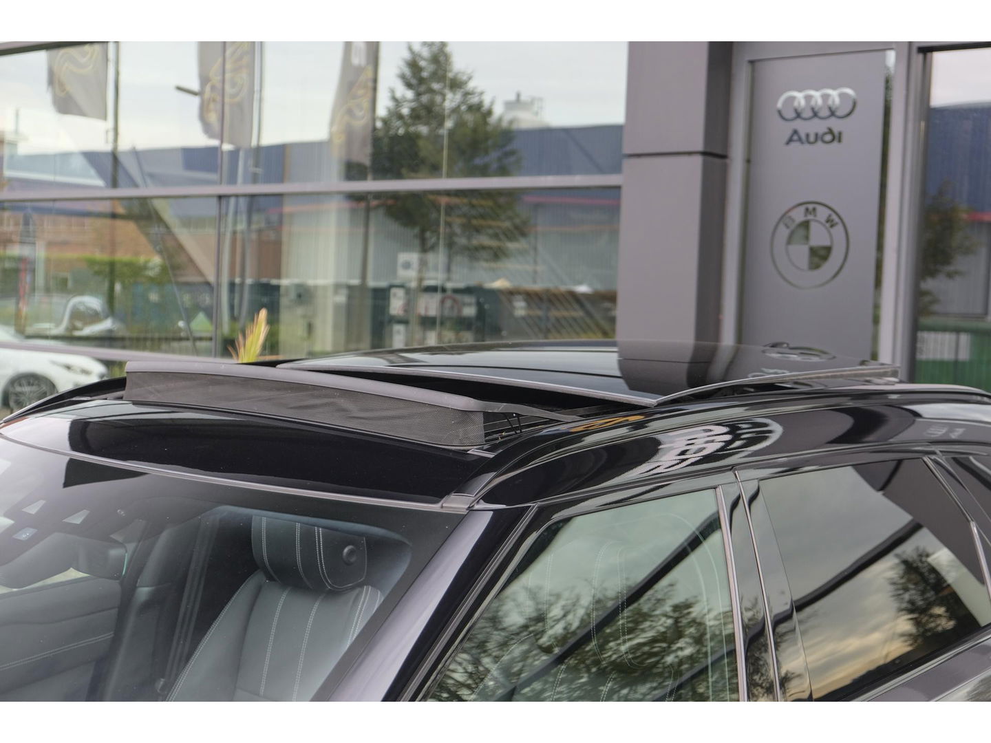 Land Rover Range Rover Velar D300 V6 300pk R-dynamic Grijs kenteken Panoramadak Medidian 22" LMV SVR