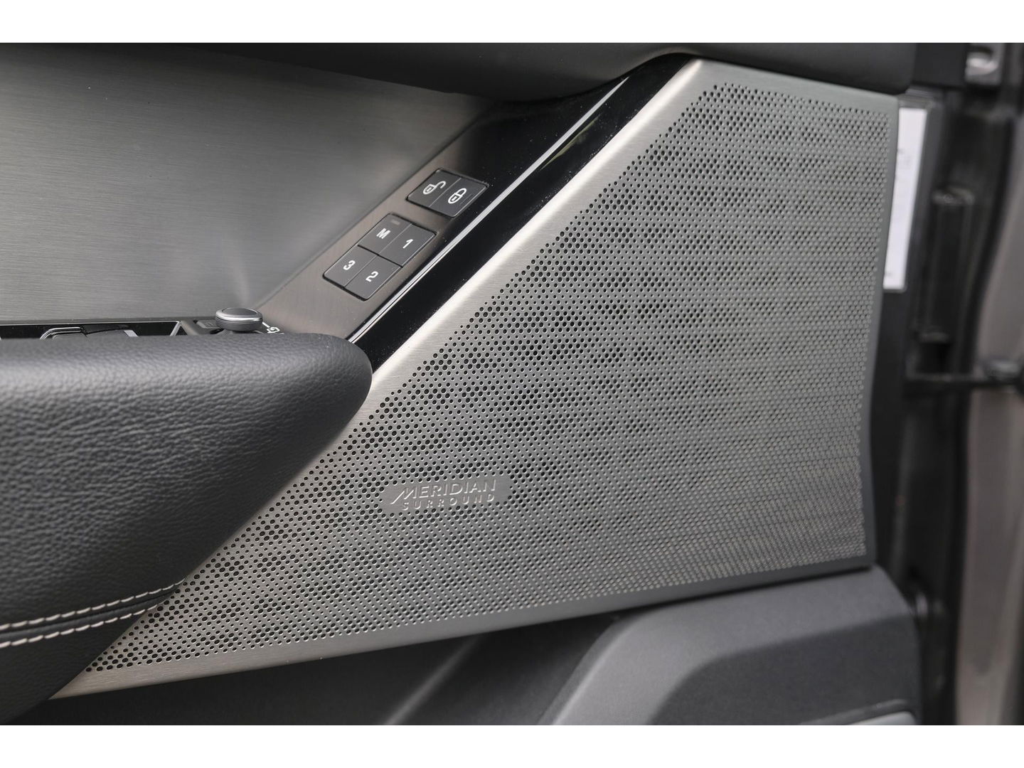 Land Rover Range Rover Velar D300 V6 300pk R-dynamic Grijs kenteken Panoramadak Medidian 22" LMV SVR