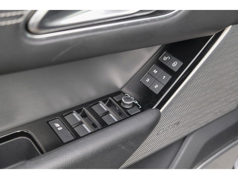 Land Rover Range Rover Velar D300 V6 300pk R-dynamic Grijs kenteken Panoramadak Medidian 22" LMV SVR