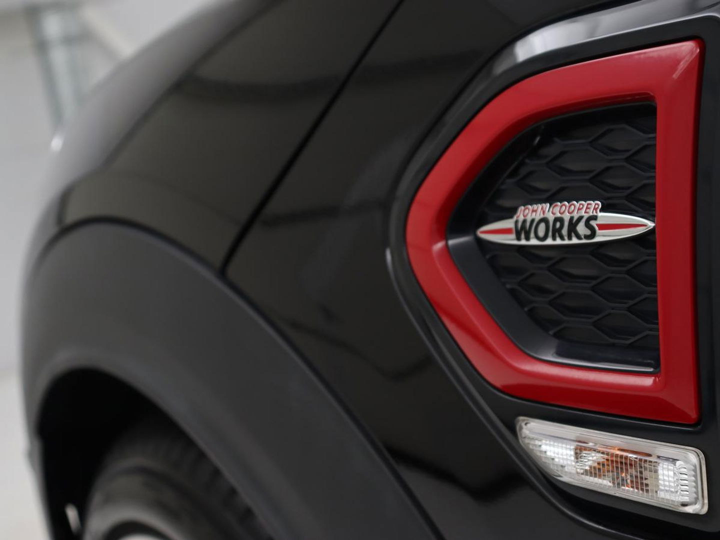 MINI Countryman 2.0 John Cooper Works ALL4 Chili | Panoramadak | Leder | Adaptive cruise | Stoelverwarming | Head-Up | Camera | Memory | Carplay | Navigatie | Full LED | Origineel NL