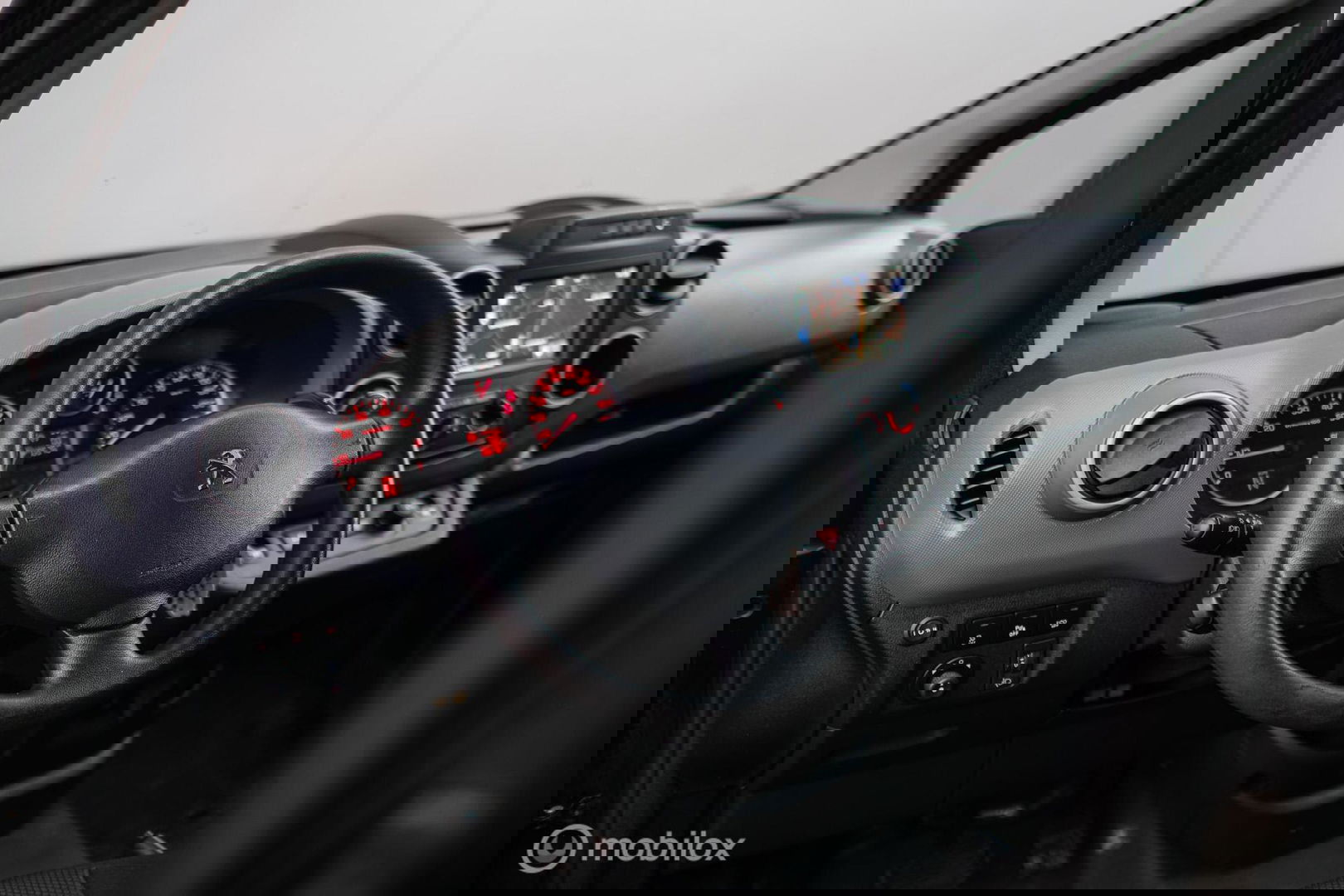 Peugeot Partner bestel 120 1.6 BlueHDi Automaat | LED | Navigatie | Airco | PDC | Marge auto |