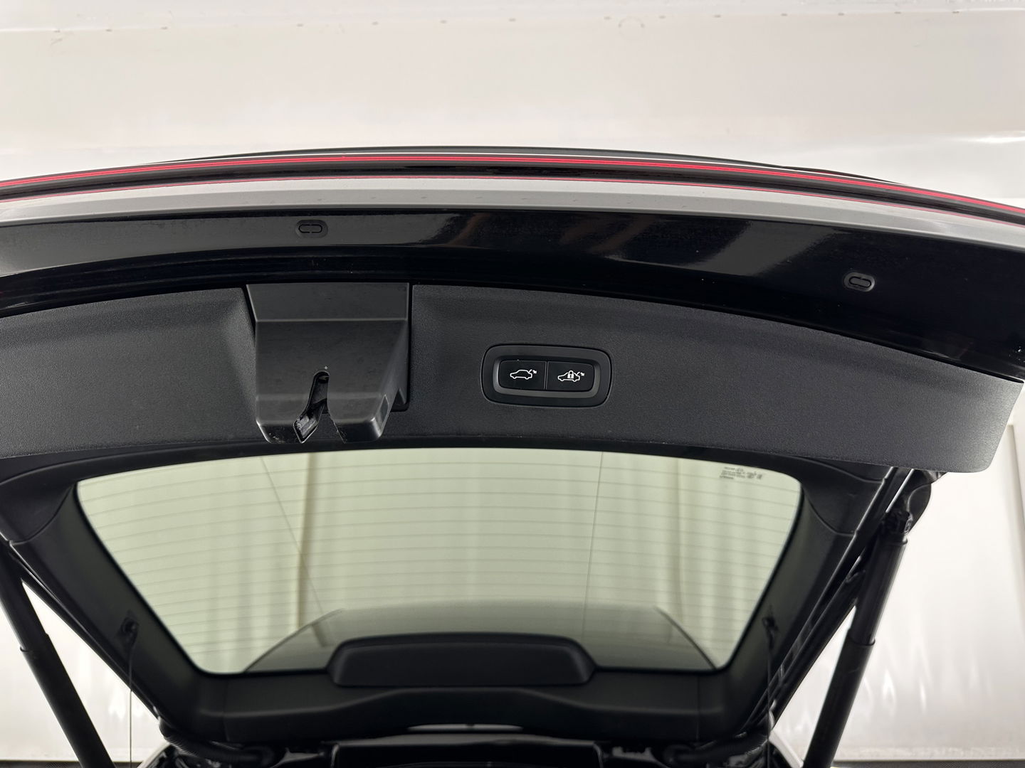 Polestar 2 Long Range Dual Motor Launch Edition 78kWh [ 3-Fase ] (INCL.BTW) *PANO | NAVI-FULLMAP | FULL-LED | ADAPTIVE-CRUISE | BLIND-SPOT | TOP-VIEW | KEYLESS | LANE-ASSIST | DIGI-COCKPIT | CARPLAY | DAB+ | HEATED-COMFORTSEATS | ECC | MEMORY-PACK | PDC |