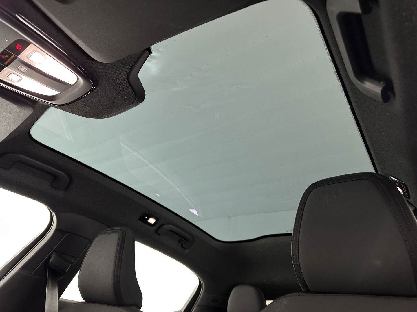 Polestar 2 Long Range Dual Motor Launch Edition 78kWh [ 3-Fase ] (INCL.BTW) *PANO | NAVI-FULLMAP | FULL-LED | ADAPTIVE-CRUISE | BLIND-SPOT | TOP-VIEW | KEYLESS | LANE-ASSIST | DIGI-COCKPIT | CARPLAY | DAB+ | HEATED-COMFORTSEATS | ECC | MEMORY-PACK | PDC |