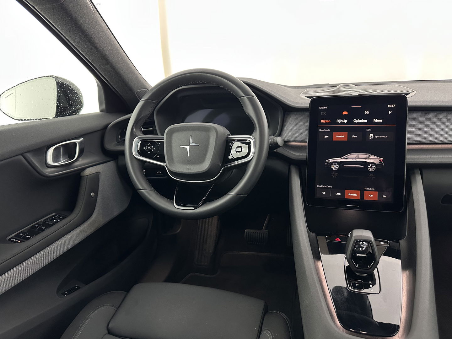 Polestar 2 Long Range Dual Motor Launch Edition 78kWh [ 3-Fase ] (INCL.BTW) *PANO | NAVI-FULLMAP | FULL-LED | ADAPTIVE-CRUISE | BLIND-SPOT | TOP-VIEW | KEYLESS | LANE-ASSIST | DIGI-COCKPIT | CARPLAY | DAB+ | HEATED-COMFORTSEATS | ECC | MEMORY-PACK | PDC |