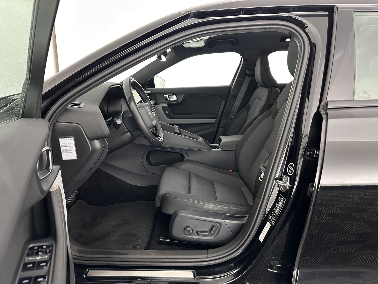 Polestar 2 Long Range Dual Motor Launch Edition 78kWh [ 3-Fase ] (INCL.BTW) *PANO | NAVI-FULLMAP | FULL-LED | ADAPTIVE-CRUISE | BLIND-SPOT | TOP-VIEW | KEYLESS | LANE-ASSIST | DIGI-COCKPIT | CARPLAY | DAB+ | HEATED-COMFORTSEATS | ECC | MEMORY-PACK | PDC |