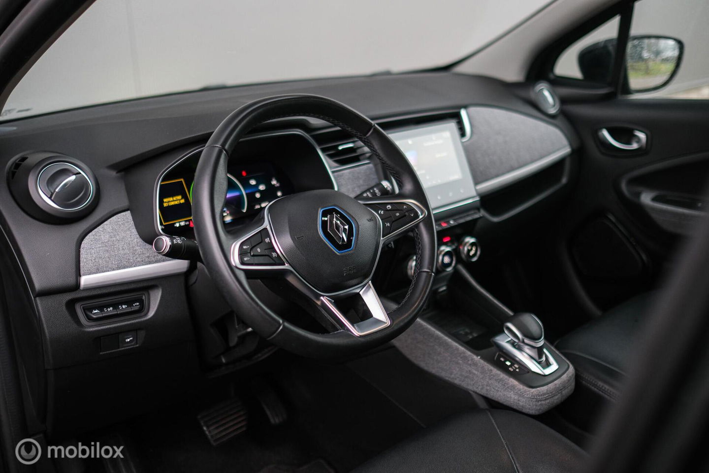 Renault ZOE R110 Life 52 kWh (ex Accu) | Halfleder | Lmv | PDC | Airco | Rijklaarprijs |