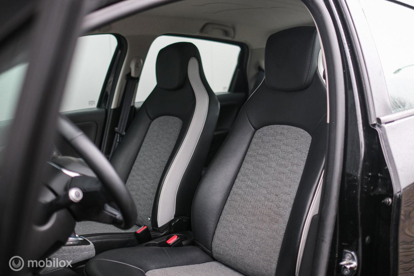 Renault ZOE R110 Life 52 kWh (ex Accu) | Halfleder | Lmv | PDC | Airco | Rijklaarprijs |