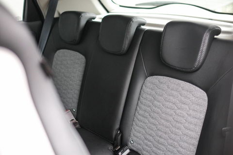 Renault ZOE R110 Life 52 kWh (ex Accu) | Halfleder | Lmv | PDC | Airco | Rijklaarprijs |