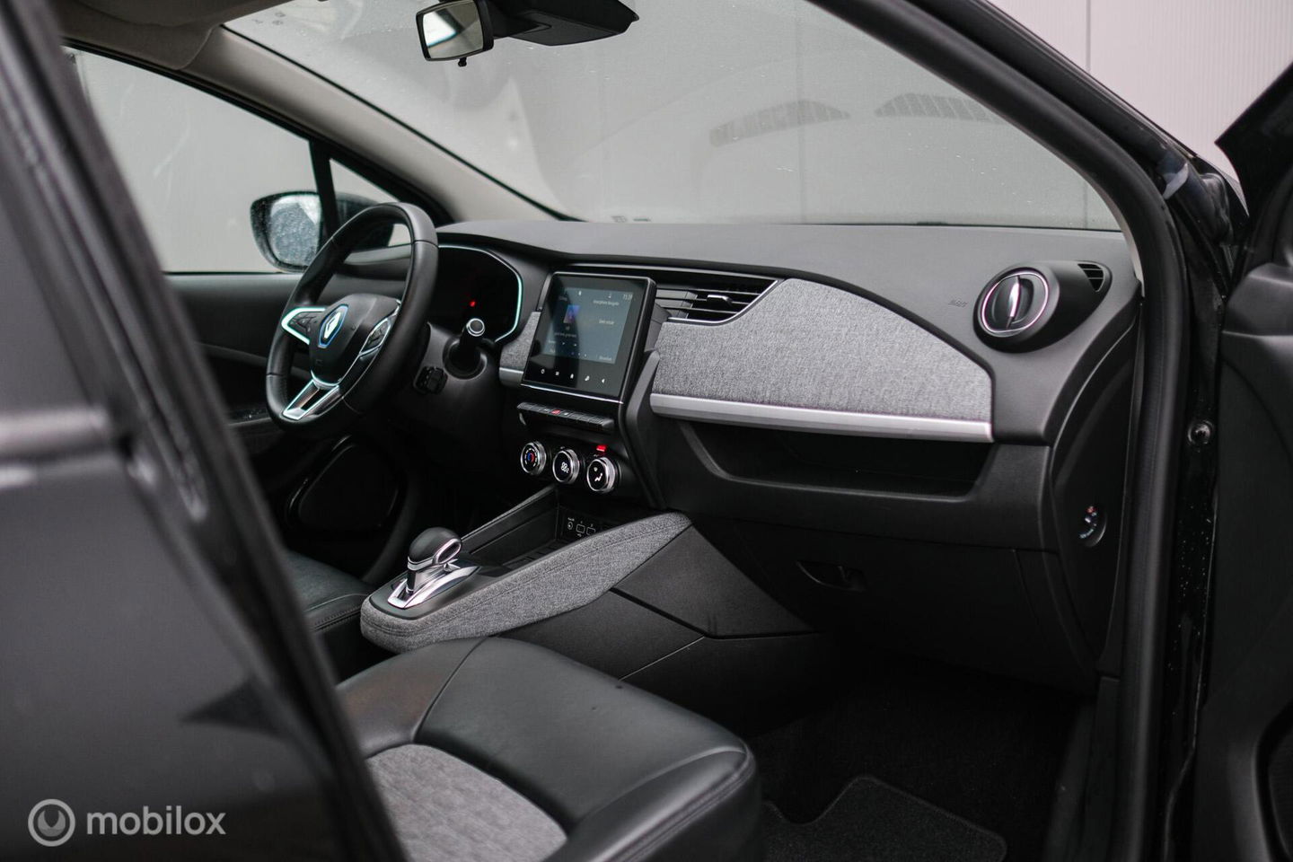 Renault ZOE R110 Life 52 kWh (ex Accu) | Halfleder | Lmv | PDC | Airco | Rijklaarprijs |