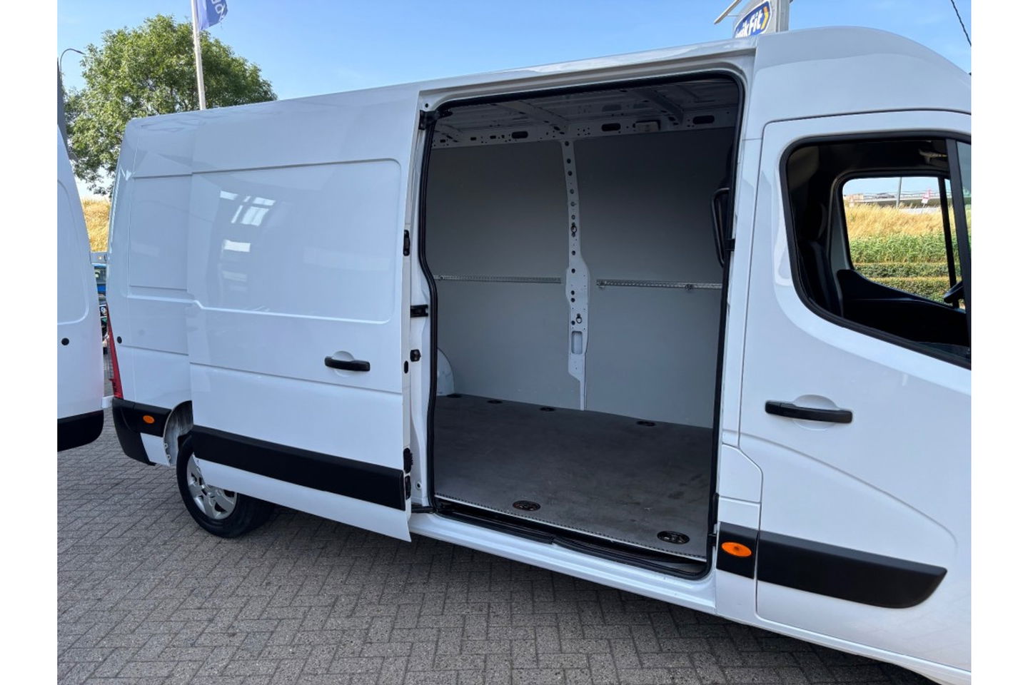 Renault Master T35 2.3DCI L3H2 AIRCO NAVI CRUISE PDC 3ZITPL SCHUIFDEUR.