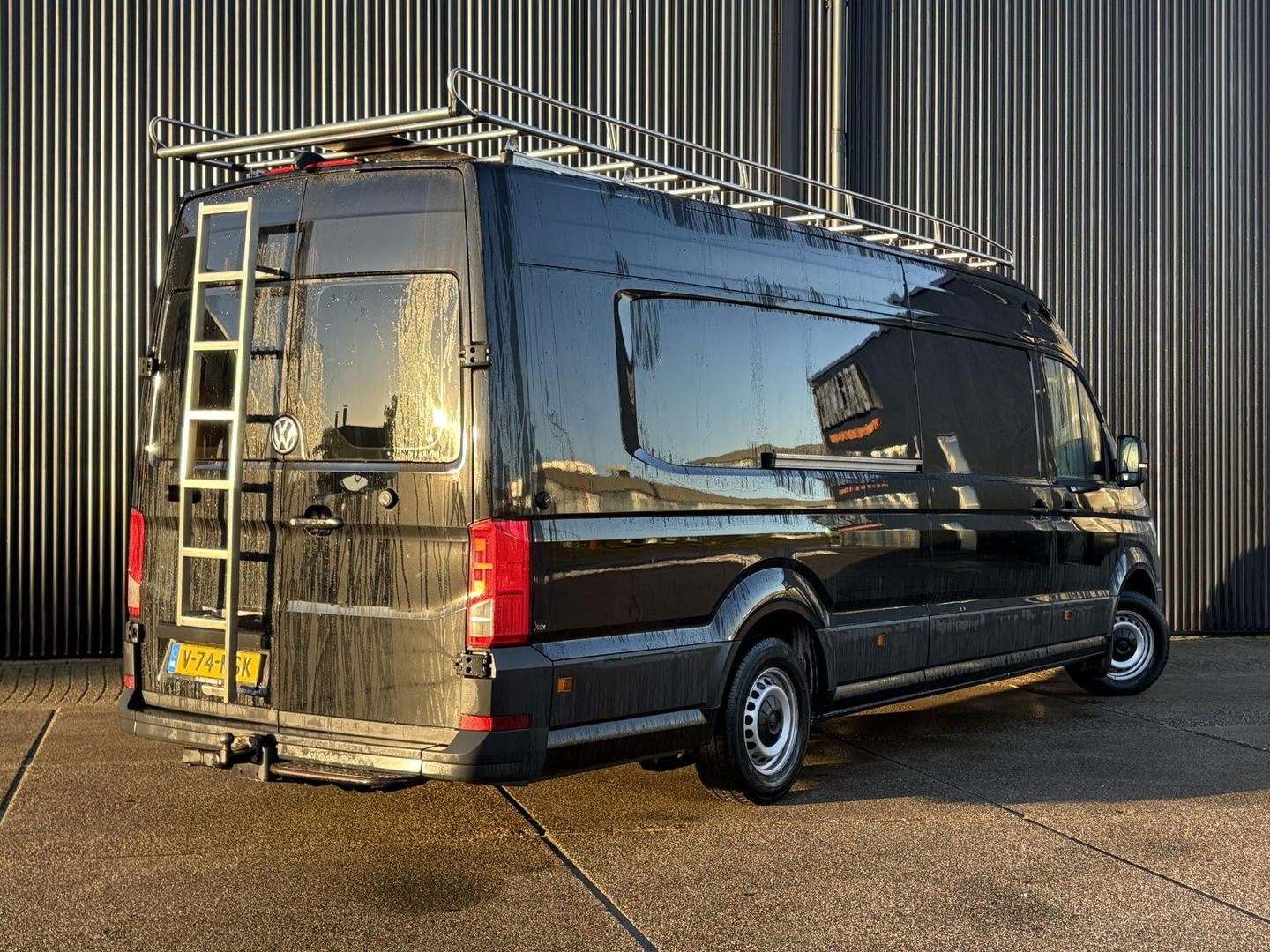 Volkswagen Crafter 35 2.0 TDI L4H3 177PK AUTOMAAT | MOOIE UITVOERING | LUCHTVERING | ZWART |