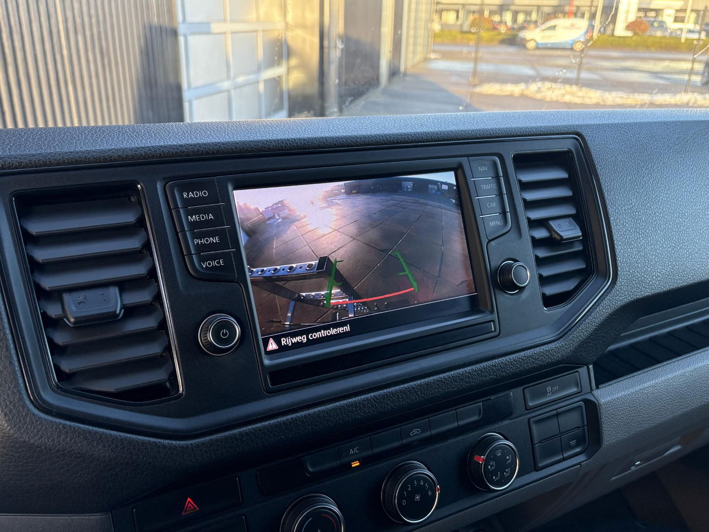 Volkswagen Crafter 35 2.0 TDI L4H3 177PK AUTOMAAT | MOOIE UITVOERING | LUCHTVERING | ZWART |