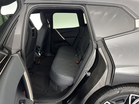 BMW iX xDrive40 High Executive 77 kWh [ 3-Fase ] (INCL-BTW) Aut. *PANO | HEAD-UP | HARMAN/KARDON-SURROUND | SOFT-CLOSE | DAB+ | DIGI-COCKPIT | HEATED-COMFORTSEATS | LASER-LED | CARPLAY | TOWBAR | AMBIENT-LIGHT | TOPVIEW | MEMORY-