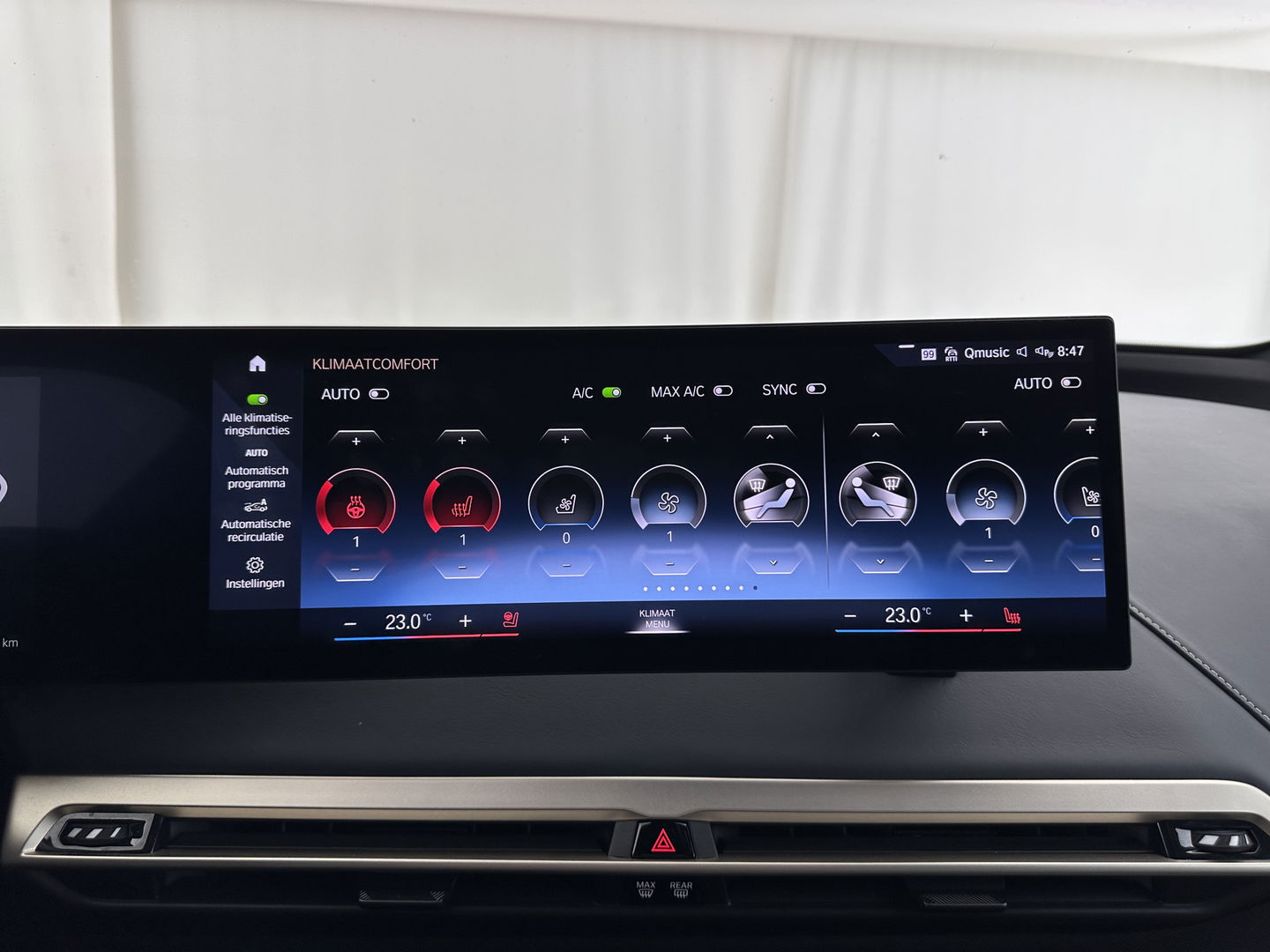 BMW iX xDrive40 High Executive 77 kWh [ 3-Fase ] (INCL-BTW) Aut. *PANO | HEAD-UP | HARMAN/KARDON-SURROUND | SOFT-CLOSE | DAB+ | DIGI-COCKPIT | HEATED-COMFORTSEATS | LASER-LED | CARPLAY | TOWBAR | AMBIENT-LIGHT | TOPVIEW | MEMORY-