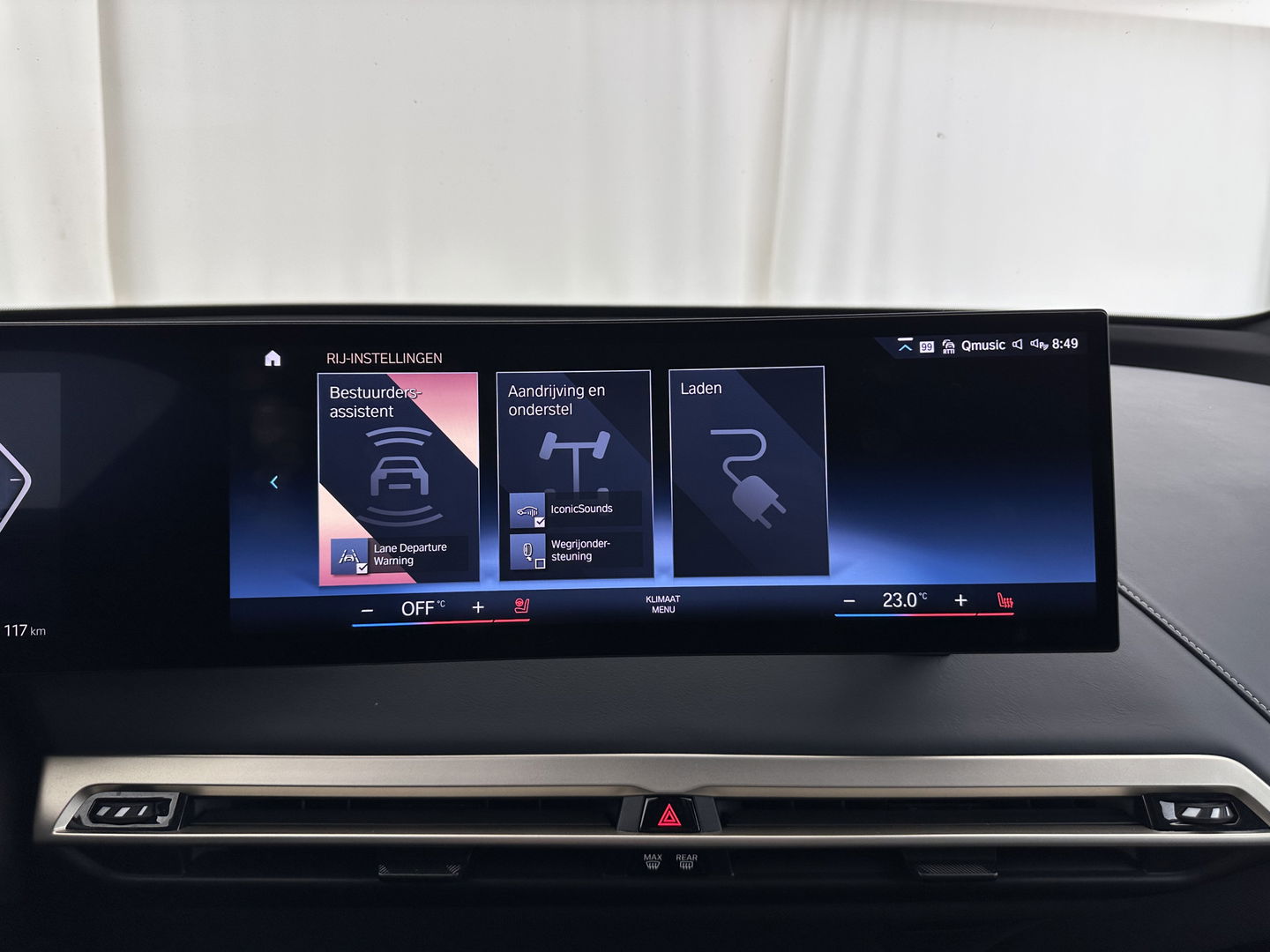 BMW iX xDrive40 High Executive 77 kWh [ 3-Fase ] (INCL-BTW) Aut. *PANO | HEAD-UP | HARMAN/KARDON-SURROUND | SOFT-CLOSE | DAB+ | DIGI-COCKPIT | HEATED-COMFORTSEATS | LASER-LED | CARPLAY | TOWBAR | AMBIENT-LIGHT | TOPVIEW | MEMORY-