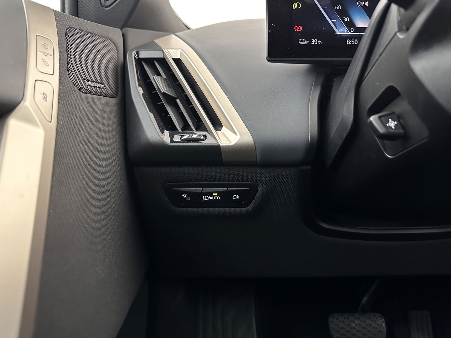 BMW iX xDrive40 High Executive 77 kWh [ 3-Fase ] (INCL-BTW) Aut. *PANO | HEAD-UP | HARMAN/KARDON-SURROUND | SOFT-CLOSE | DAB+ | DIGI-COCKPIT | HEATED-COMFORTSEATS | LASER-LED | CARPLAY | TOWBAR | AMBIENT-LIGHT | TOPVIEW | MEMORY-