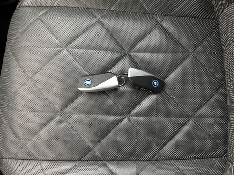 BMW iX xDrive40 High Executive 77 kWh [ 3-Fase ] (INCL-BTW) Aut. *PANO | HEAD-UP | HARMAN/KARDON-SURROUND | SOFT-CLOSE | DAB+ | DIGI-COCKPIT | HEATED-COMFORTSEATS | LASER-LED | CARPLAY | TOWBAR | AMBIENT-LIGHT | TOPVIEW | MEMORY-