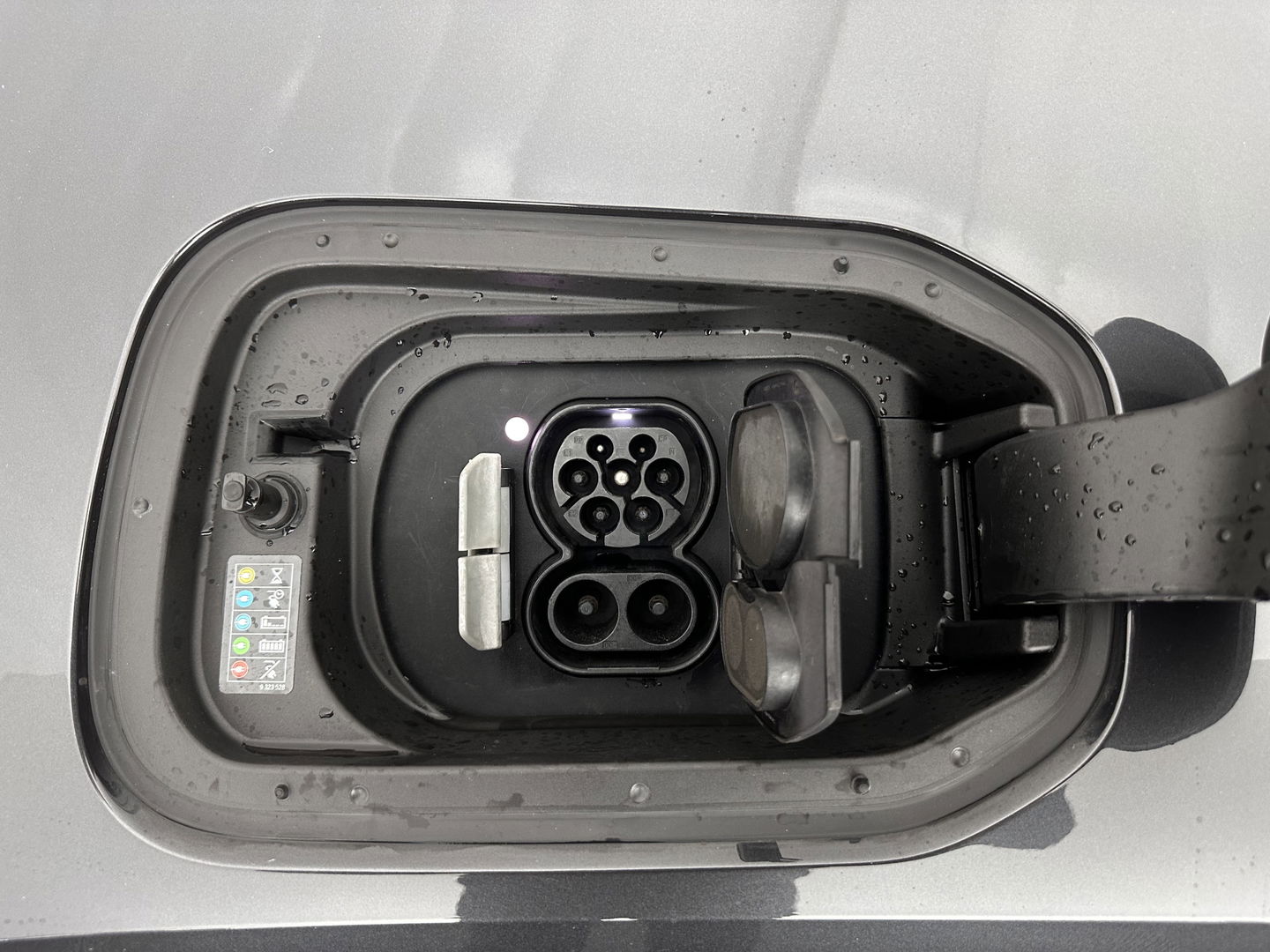 BMW iX xDrive40 High Executive 77 kWh [ 3-Fase ] (INCL-BTW) Aut. *PANO | HEAD-UP | HARMAN/KARDON-SURROUND | SOFT-CLOSE | DAB+ | DIGI-COCKPIT | HEATED-COMFORTSEATS | LASER-LED | CARPLAY | TOWBAR | AMBIENT-LIGHT | TOPVIEW | MEMORY-