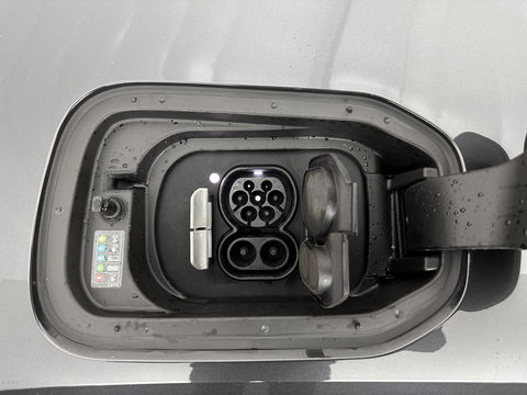 BMW iX xDrive40 High Executive 77 kWh [ 3-Fase ] (INCL-BTW) Aut. *PANO | HEAD-UP | HARMAN/KARDON-SURROUND | SOFT-CLOSE | DAB+ | DIGI-COCKPIT | HEATED-COMFORTSEATS | LASER-LED | CARPLAY | TOWBAR | AMBIENT-LIGHT | TOPVIEW | MEMORY-