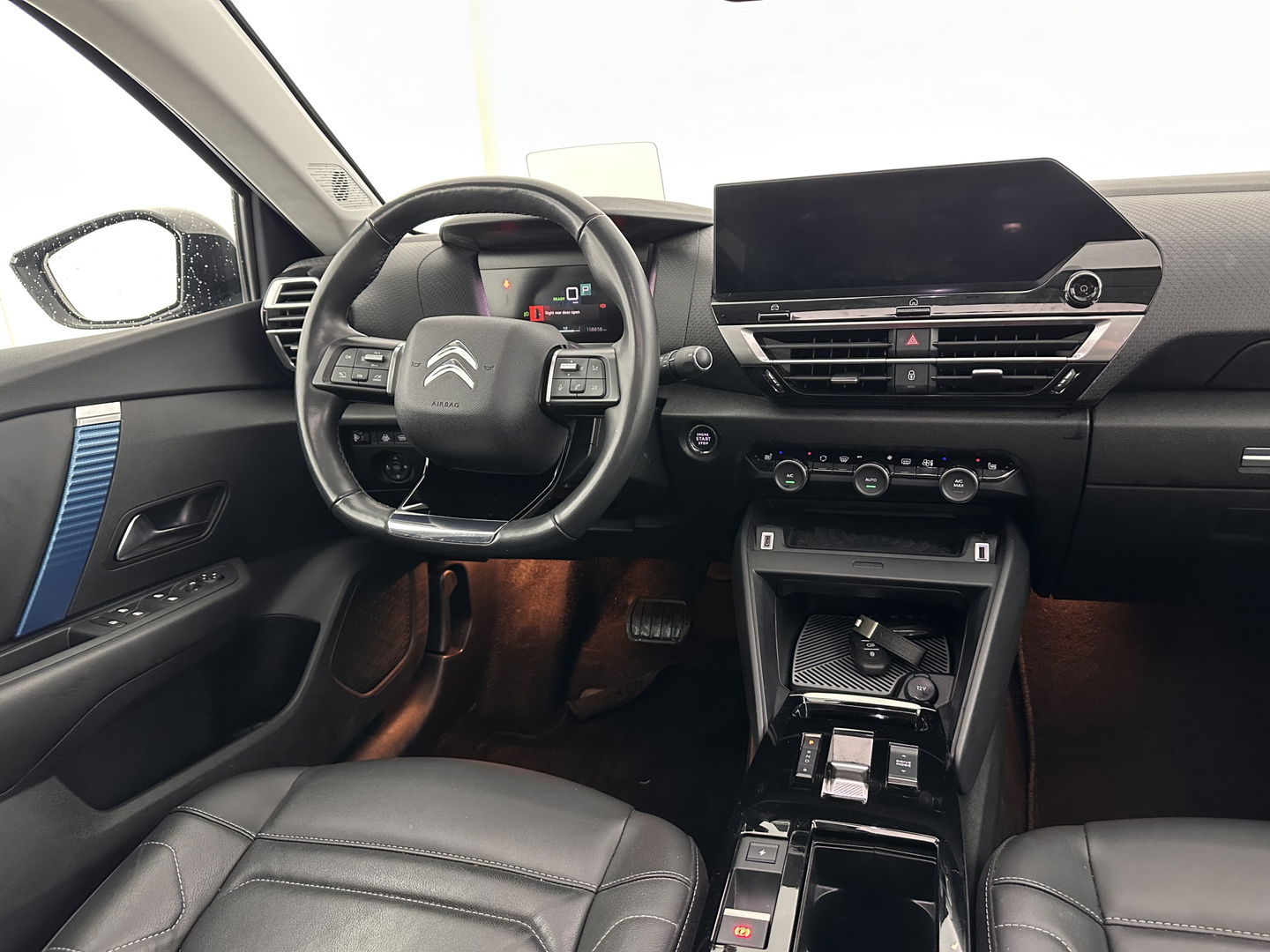 Citroën Ë-C4 Shine Pack Business 50 kWh [ 3-Fase ] {SOH-94%} (INCL-BTW) *PANO | HEAD-UP | LEATHER | FULL-LED | DIGI-COCKPIT | MASSAGE-HEATED-COMFORTSEATS | KEYLESS | DAB+ | NAVI-FULLMAP | ECC | LANE-ASSIST | PDC | CRUISE | 18''ALU*