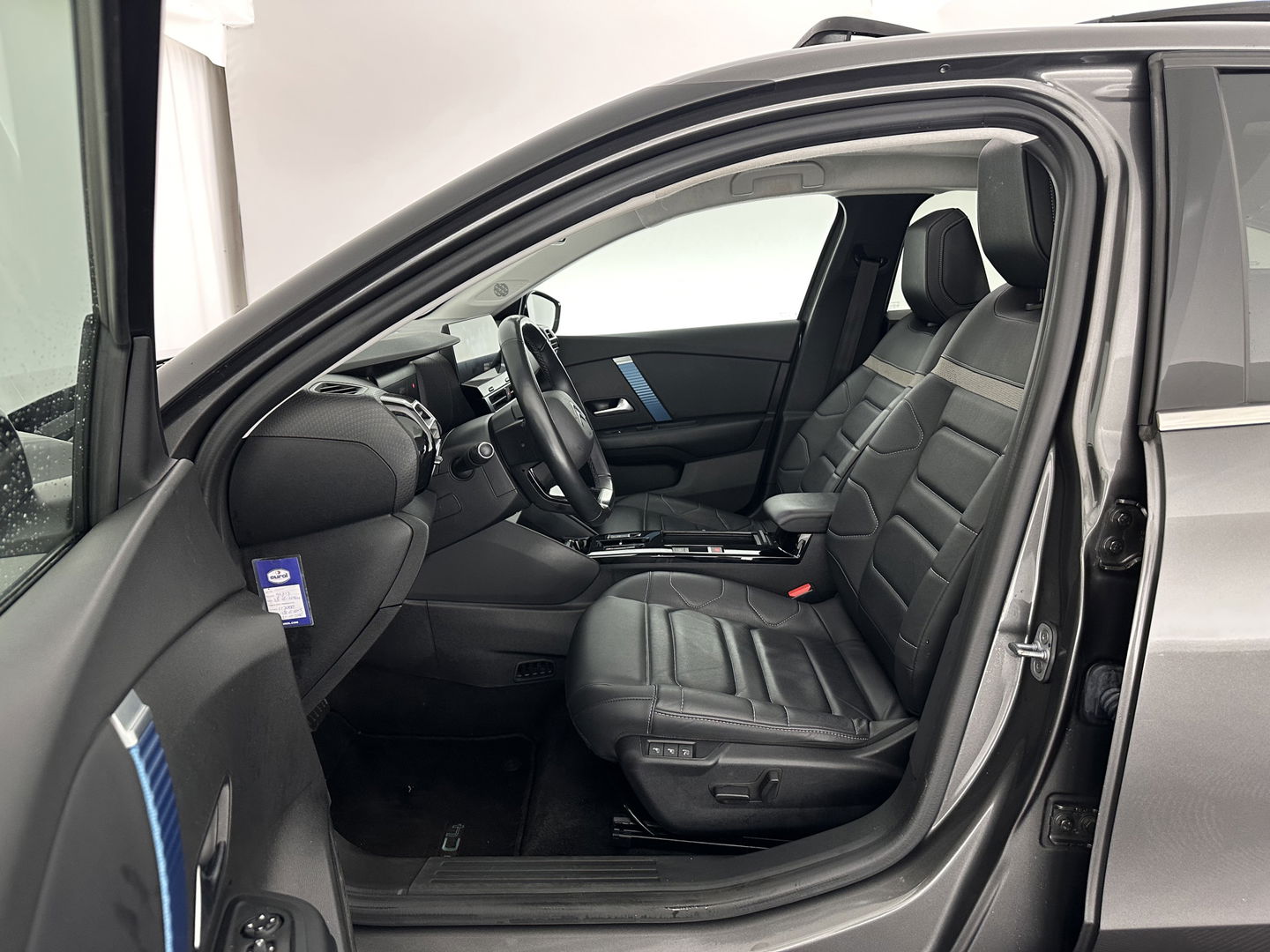 Citroën Ë-C4 Shine Pack Business 50 kWh [ 3-Fase ] {SOH-94%} (INCL-BTW) *PANO | HEAD-UP | LEATHER | FULL-LED | DIGI-COCKPIT | MASSAGE-HEATED-COMFORTSEATS | KEYLESS | DAB+ | NAVI-FULLMAP | ECC | LANE-ASSIST | PDC | CRUISE | 18''ALU*