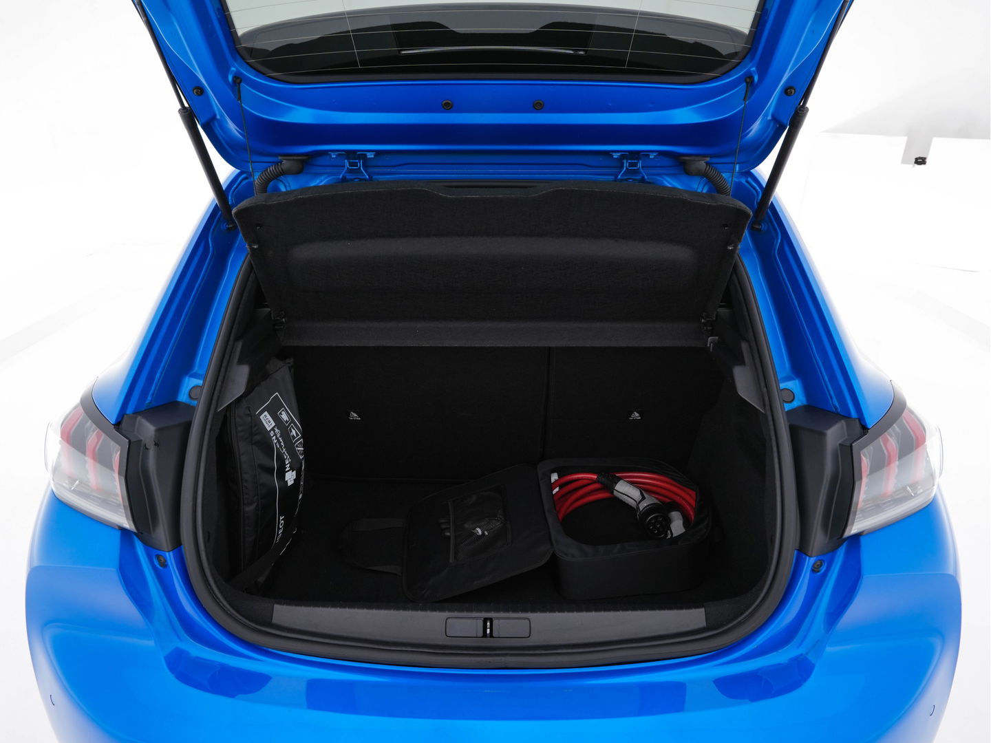 Peugeot e-208 EV GT 350 50 kWh [ 3-Fase ] {SOH-96%} (INCL-BTW) *PANO | FULL-LED | DIGI-COCKPIT | BLINDSPOT | CAMERA | LEATHER-ALCANTARA | AMBIENT-LIGHT | NAVI-FULLMAP | LANE-ASSIST | KEYLESS | DAB | CCS-FASTLOADER | HEATED-SPORTSEATS | 17''ALU