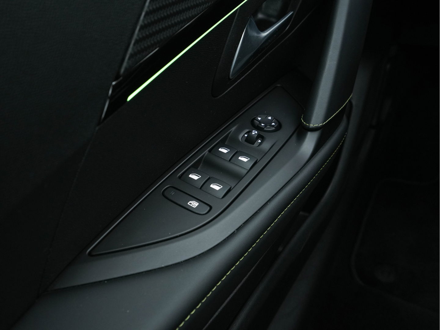 Peugeot e-208 EV GT 350 50 kWh [ 3-Fase ] {SOH-96%} (INCL-BTW) *PANO | FULL-LED | DIGI-COCKPIT | BLINDSPOT | CAMERA | LEATHER-ALCANTARA | AMBIENT-LIGHT | NAVI-FULLMAP | LANE-ASSIST | KEYLESS | DAB | CCS-FASTLOADER | HEATED-SPORTSEATS | 17''ALU