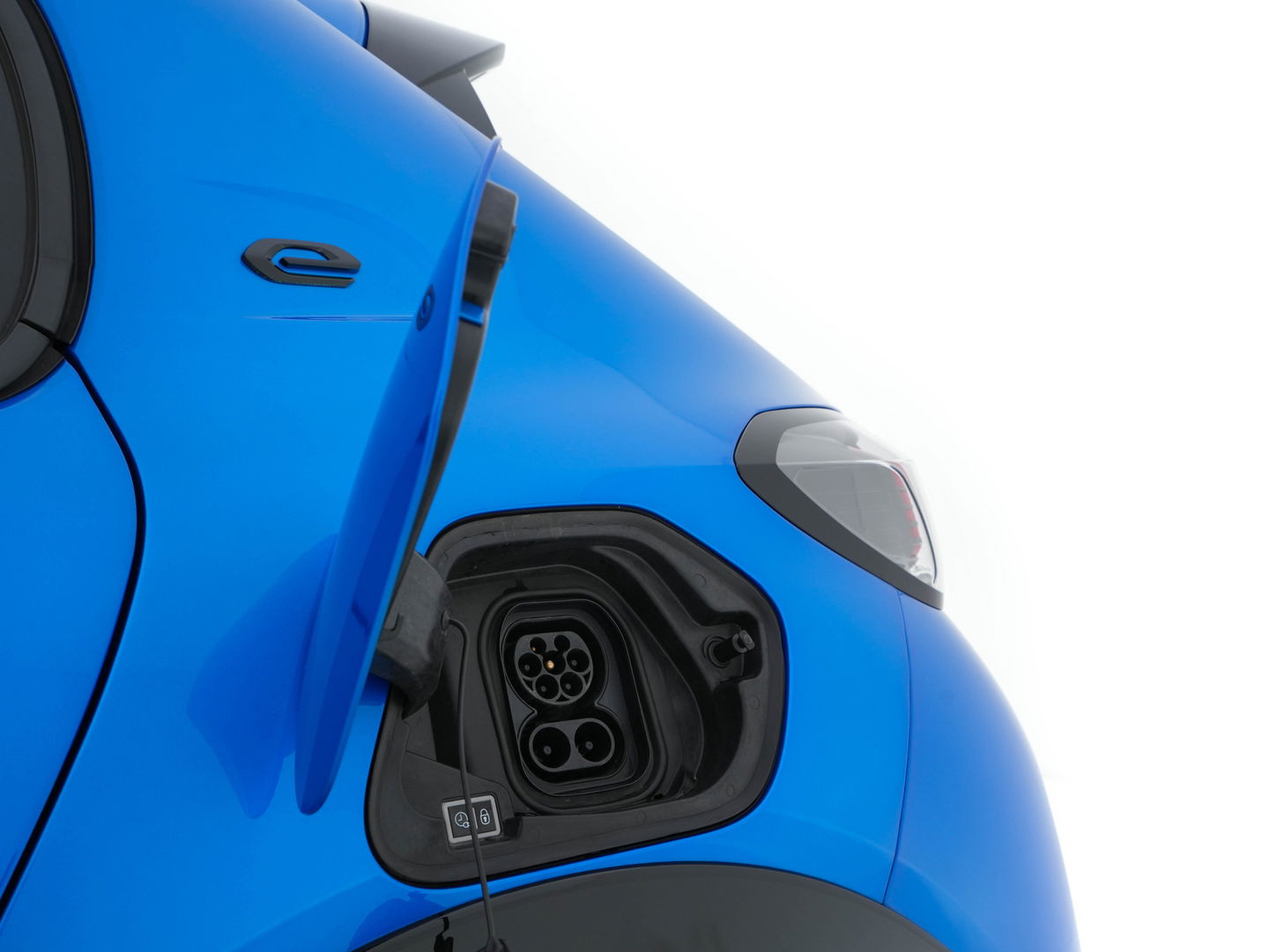 Peugeot e-208 EV GT 350 50 kWh [ 3-Fase ] {SOH-96%} (INCL-BTW) *PANO | FULL-LED | DIGI-COCKPIT | BLINDSPOT | CAMERA | LEATHER-ALCANTARA | AMBIENT-LIGHT | NAVI-FULLMAP | LANE-ASSIST | KEYLESS | DAB | CCS-FASTLOADER | HEATED-SPORTSEATS | 17''ALU