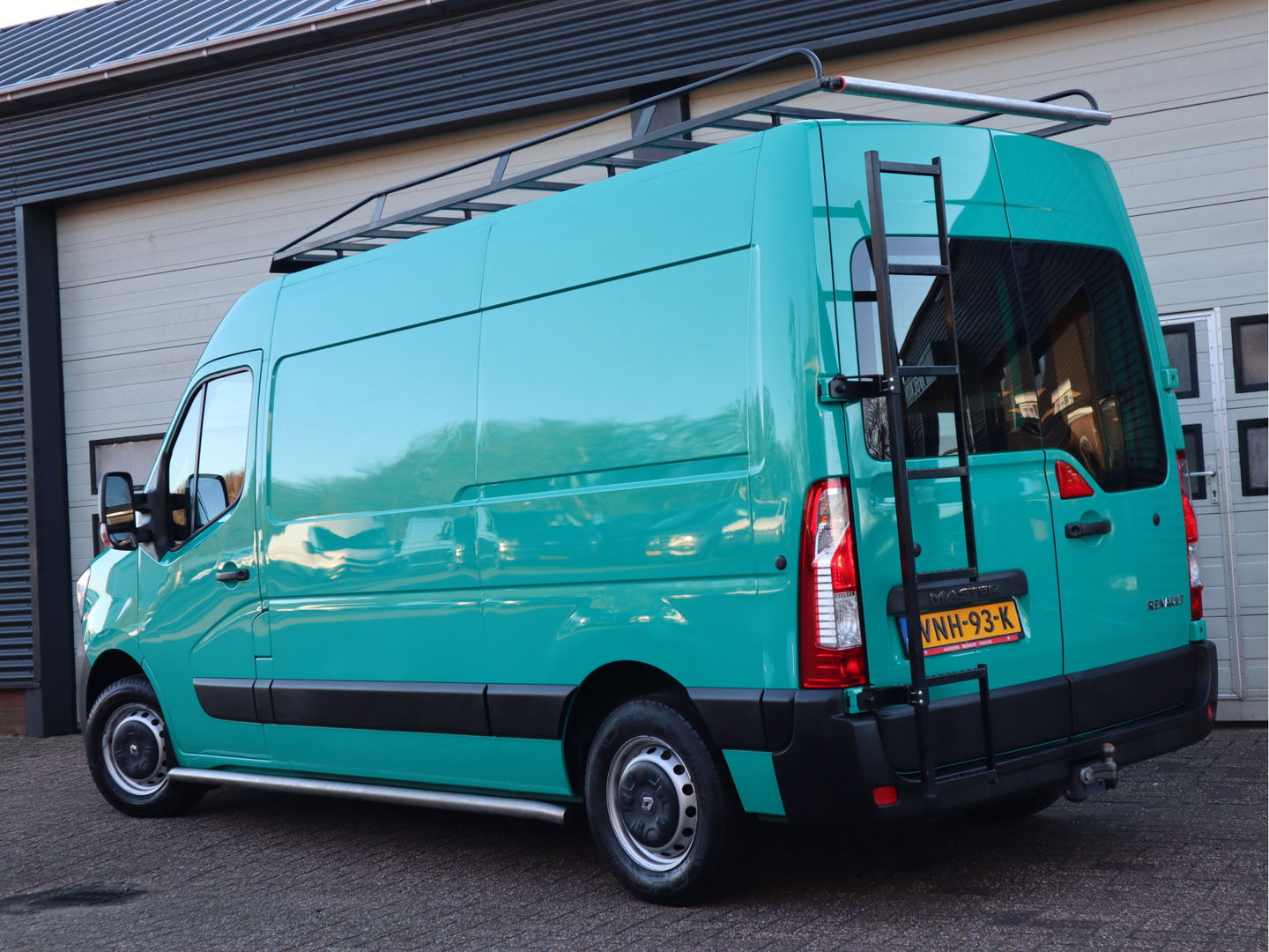 Renault Master T35 2.3 dCi 136pk Euro 6 L2H2 - Imperiaal - 2,5t KG Trekhaak - RIJKLAAR