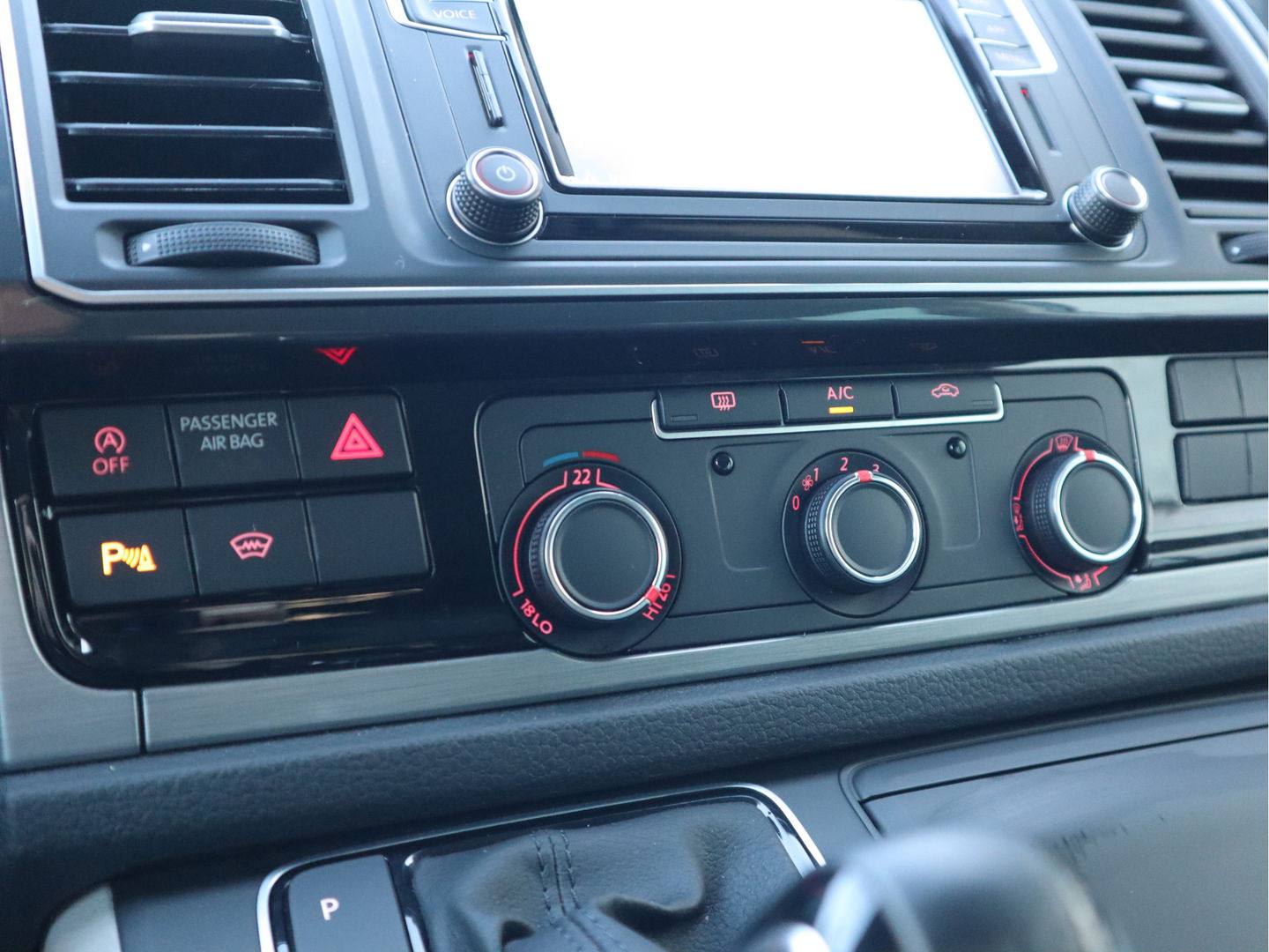 Volkswagen Transporter 2.0 TDI 150 pk Euro 6 DSG Automaat - 5 Pers. DC - Lang L2 - Trekhaak