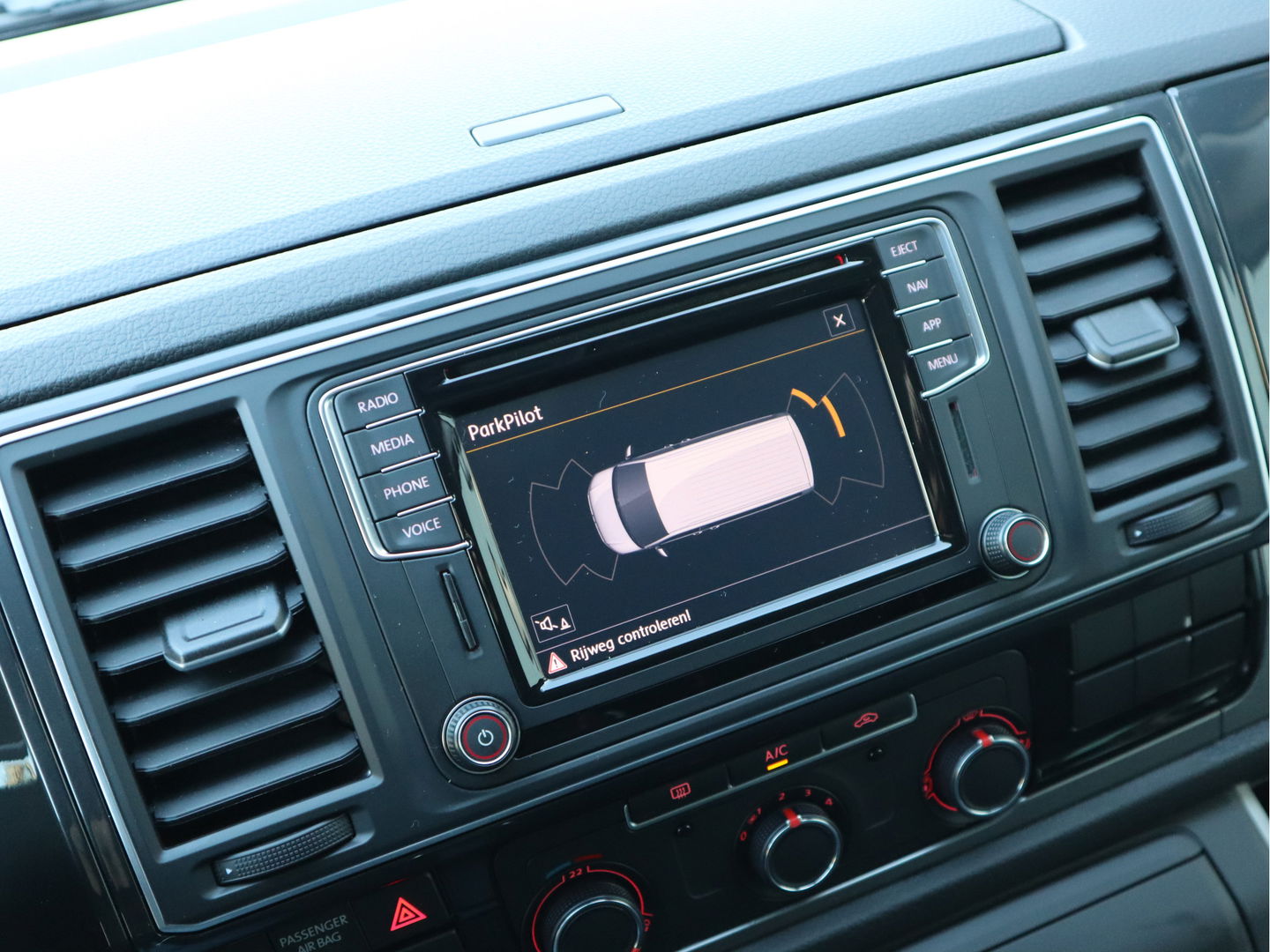 Volkswagen Transporter 2.0 TDI 150 pk Euro 6 DSG Automaat - 5 Pers. DC - Lang L2 - Trekhaak