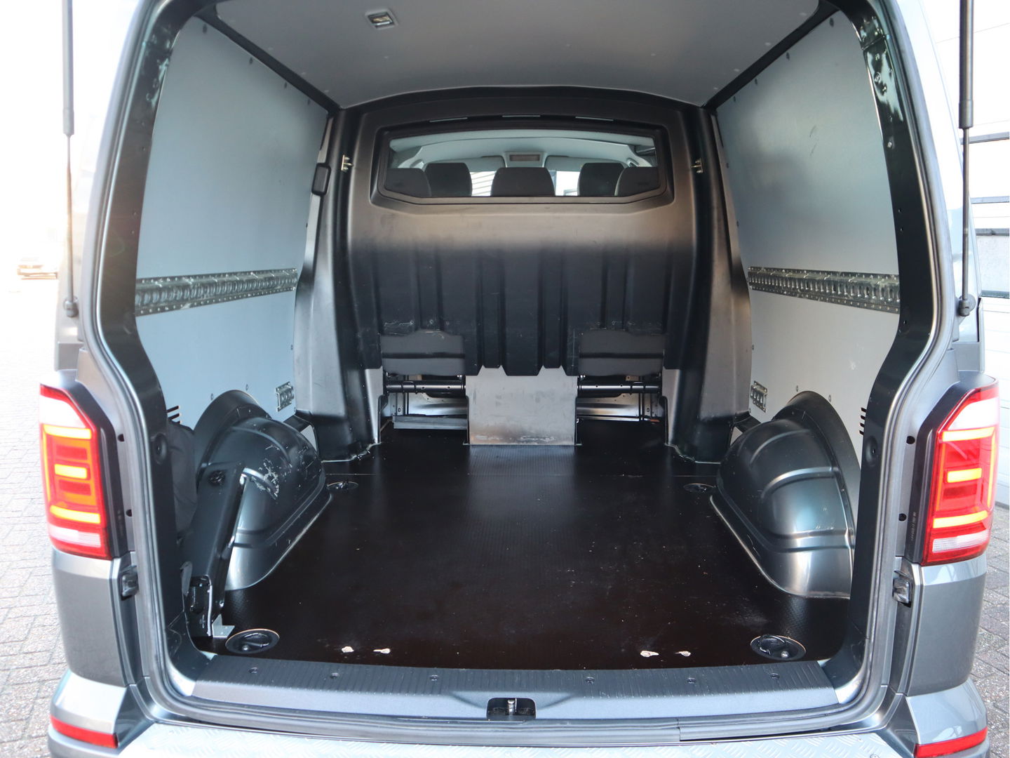 Volkswagen Transporter 2.0 TDI 150 pk Euro 6 DSG Automaat - 5 Pers. DC - Lang L2 - Trekhaak