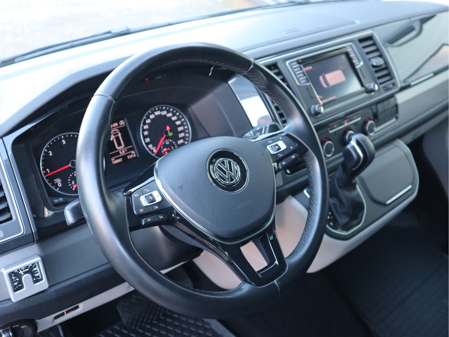 Volkswagen Transporter 2.0 TDI 150 pk Euro 6 DSG Automaat - 5 Pers. DC - Lang L2 - Trekhaak