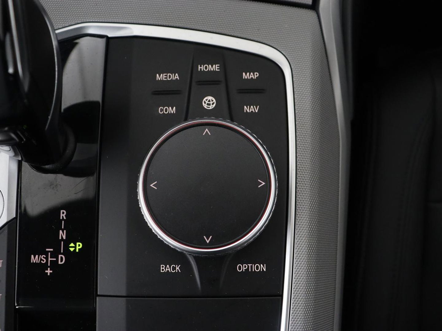 BMW 3 Serie 318i Executive Edition | Adaptive cruise | Leder | Stoel & stuurverwarming | Carplay | Harman/Kardon | Navigatie | Live Cockpit | Climate control | Parkeerhulp